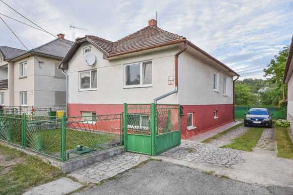 RODINNÝ DOM, DRUŽSTEVNÁ pri HORNÁDE, POZEMOK 1317 m2, 10 km od KOŠÍC