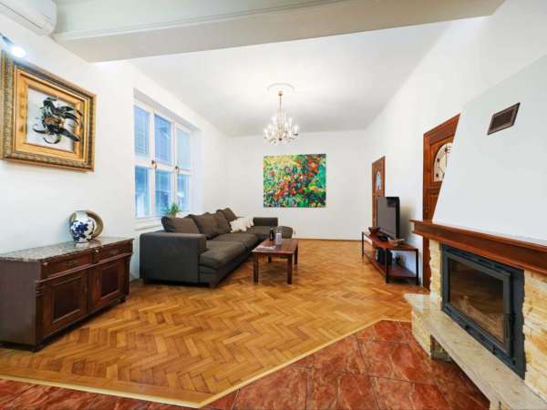 Exkluzívny 3-izbový byt s krbom v srdci Košíc – Staré Mesto, 99 m2